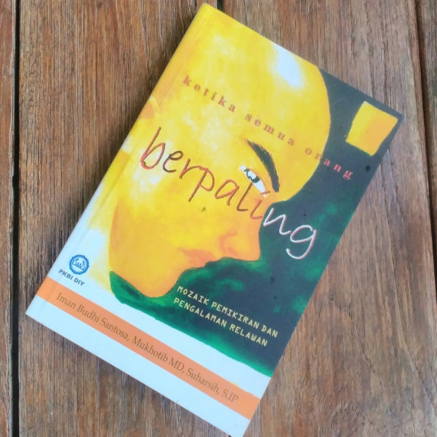 Cover Ketika semua orang berpaling / Santosa, Imam Budhi
