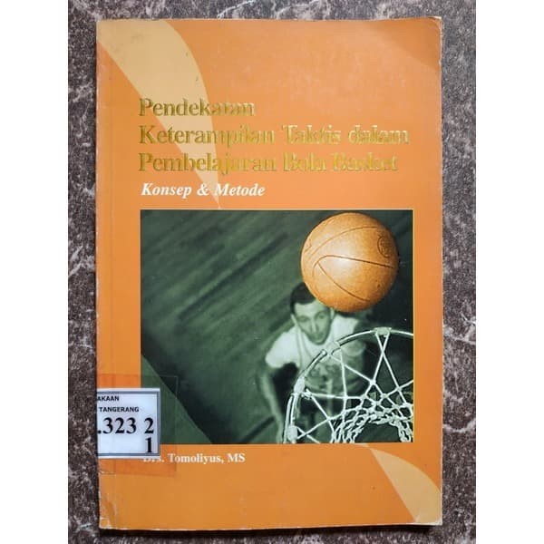 Cover Pendekatan keterampilan taktis dalam pembelajaran bola basket / Tomoliyus