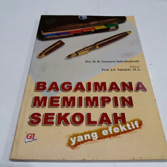 Cover Bagaimana Memimpin sekolah yang efektif / H.R. Soekarto Indrafachudi ; editor, J.F. Tahalele ; penyunting, Anita Vidiayanti
