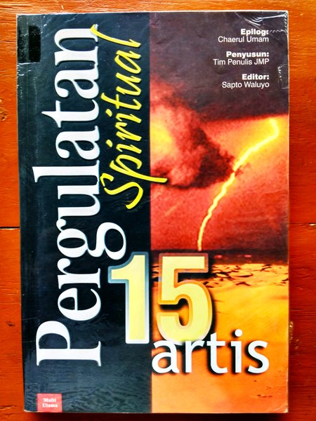 Cover Pergulatan spiritual 15 artis / penyusun Tim penulis JMP ; editor, Sapto Waluyo