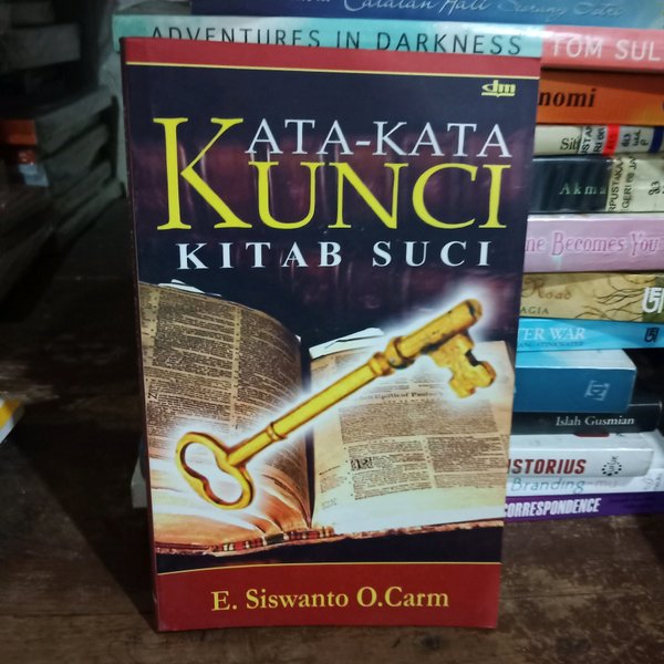 Cover kata-kata Kunci Kitab suci / O Carm Siswanto