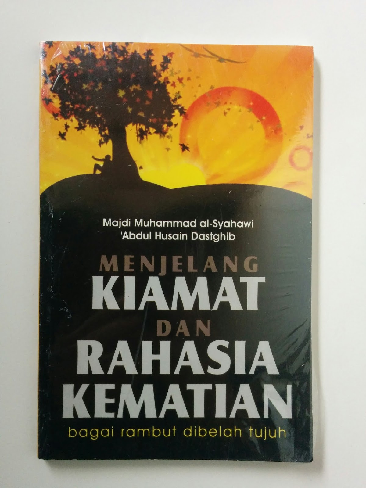 Cover Menjelang Kiamat dan Rahasia Kematian bagai rambut dibelah tujuh / Majdi Muhammad Al syahwi