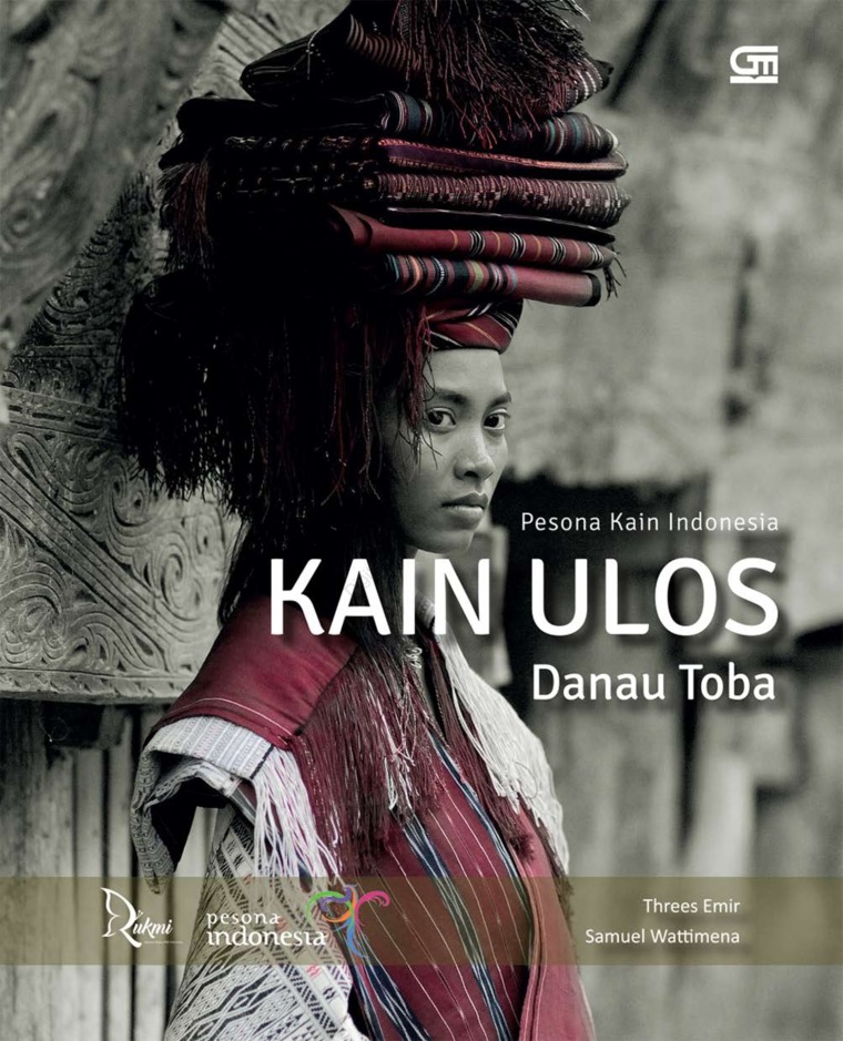 Cover Kain Ulos Danau Toba / Threes Emir (-