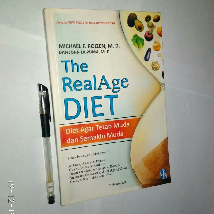 Cover The real age diet :  diet agar tetap muda dan semakin muda / Michael F. Roizen