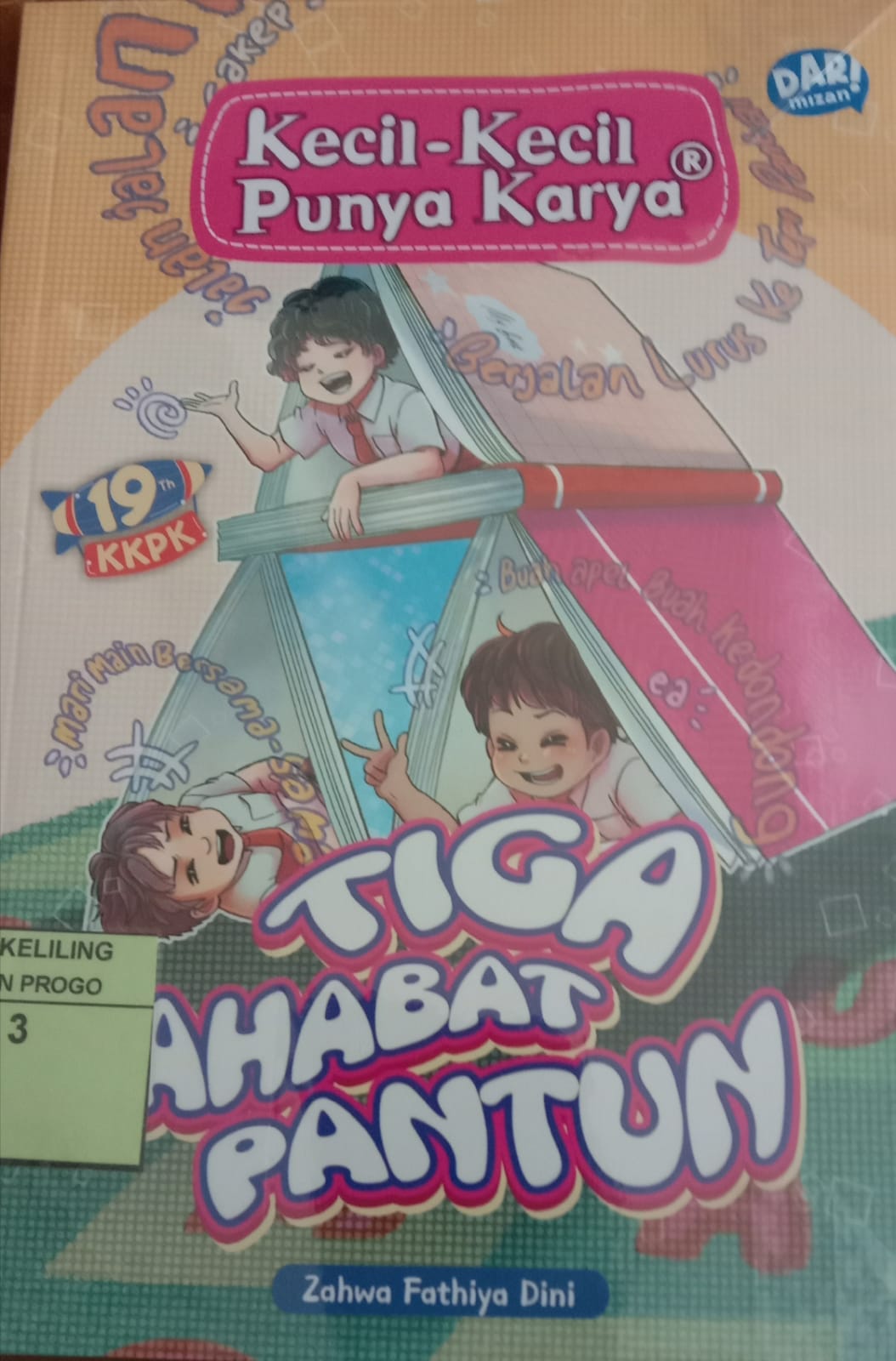 Cover Kkpk : Tiga Sahabat Pantun / Zahra Fathiya Dini