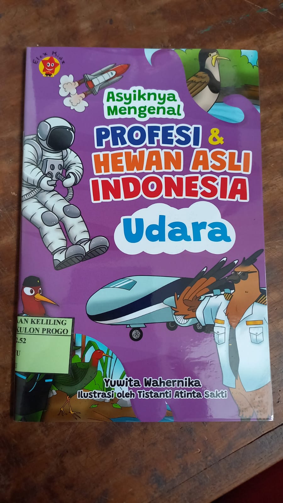 Cover Udara :  Profesi & Hewan Asli Indonesia / Yuwita Wahernika