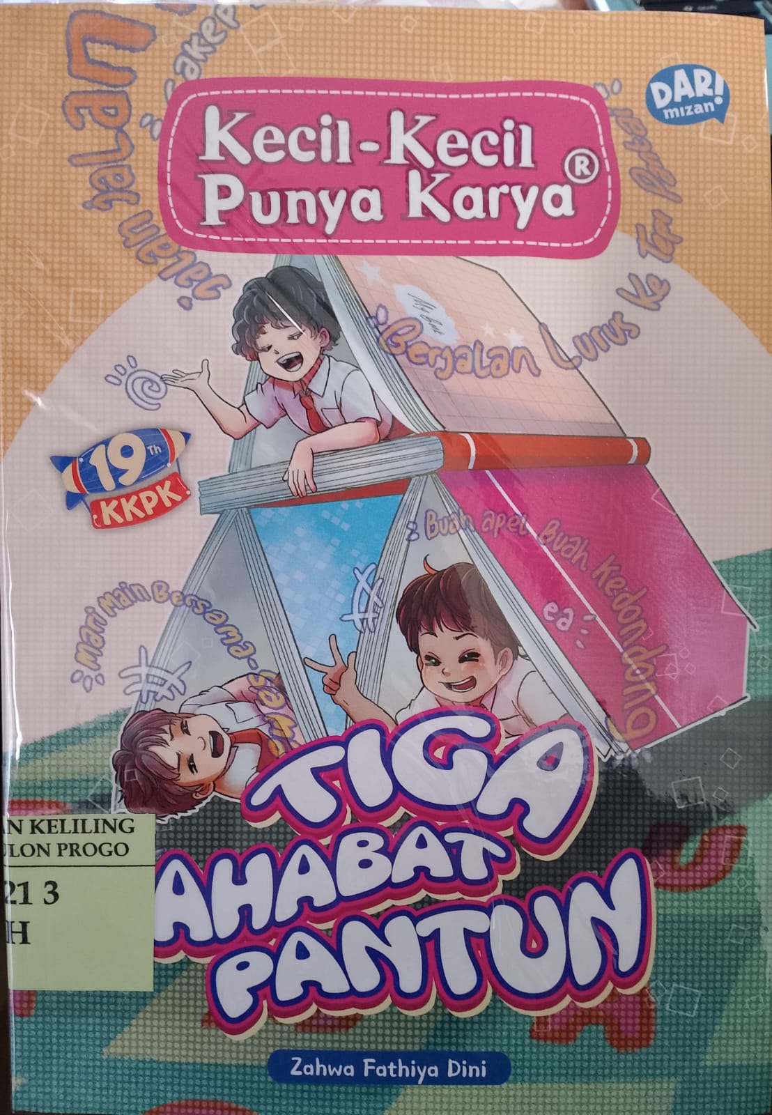 Cover tiga sahabat pantun / Zahwa Fathiya Dini; penyunting, Novi Kurnia, Vicky Larasita