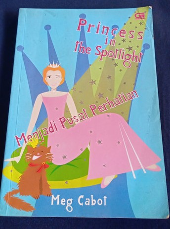 Cover Menjadi Pusat Perhatian / Cabot Meg