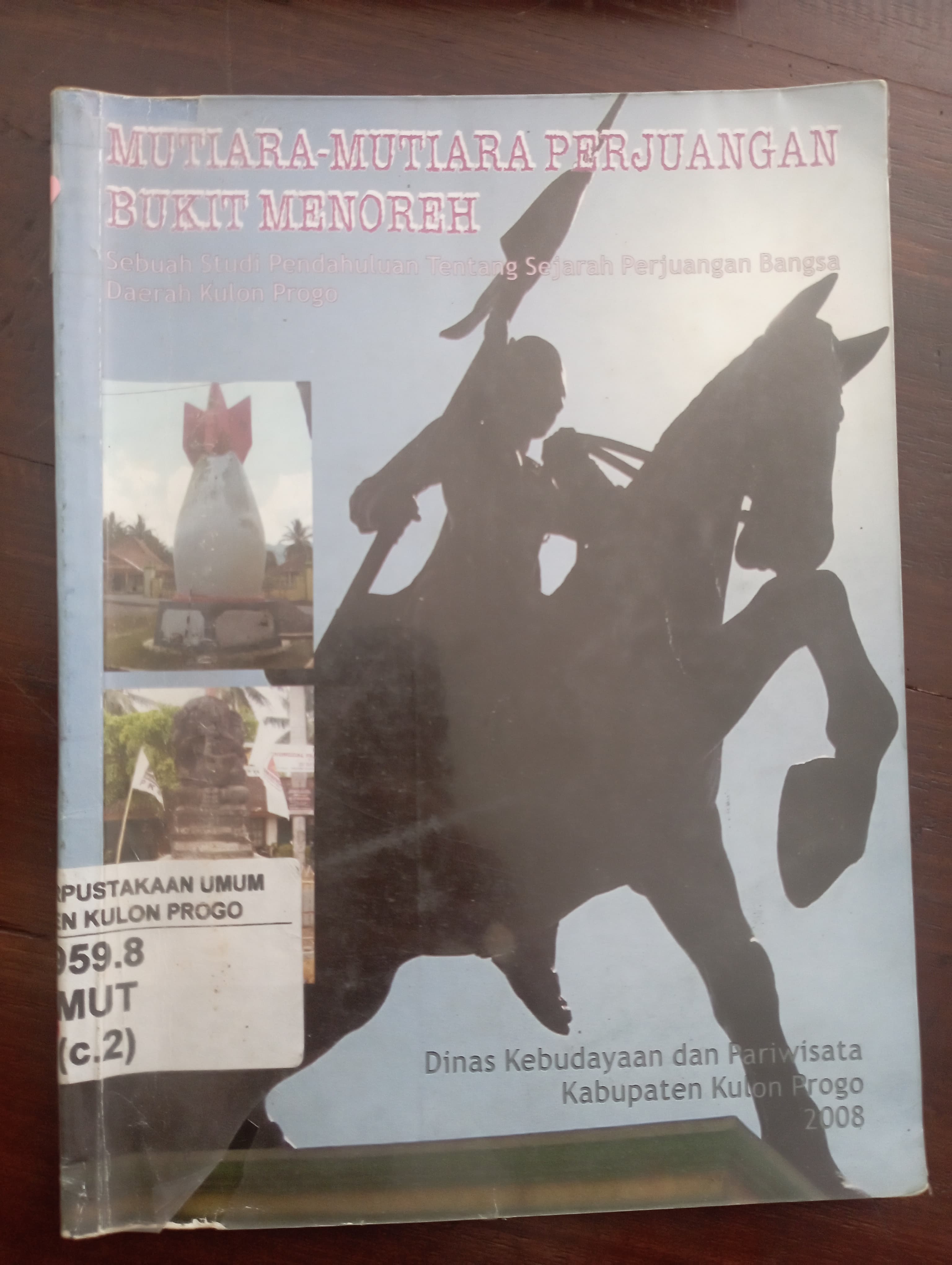 Cover Mutiara-Mutiara Perjuangan Bukit Menoreh :  Sebuah Studi Pendahuluan Tentang Sejarah Perjuangan Bangsa Daerah Kulon Progo / Singgih Hapsoro