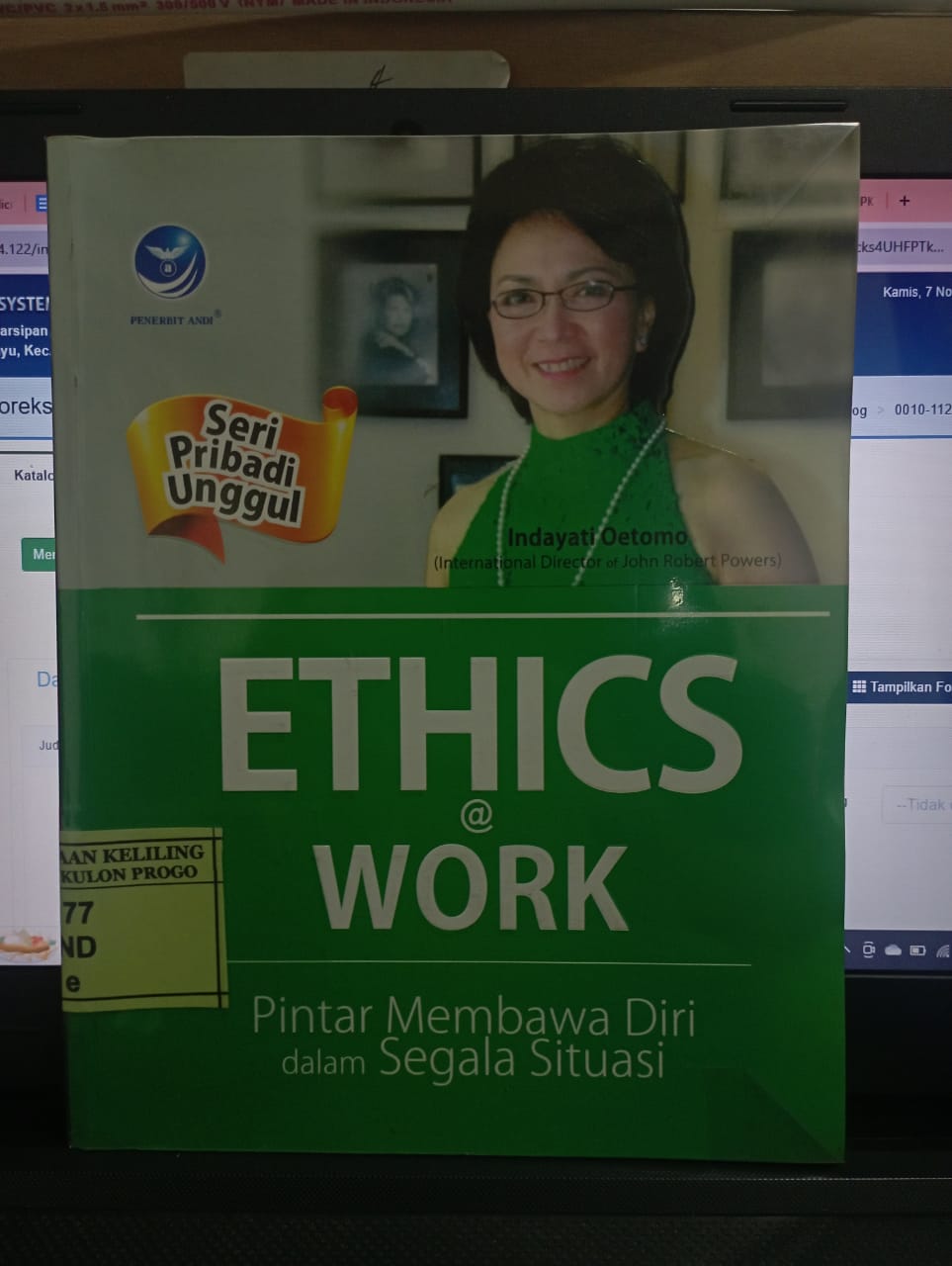 Cover Ethics @ Work :  Pintar Membawa Diri dalam Segala Situasi / Indayati Oetomo