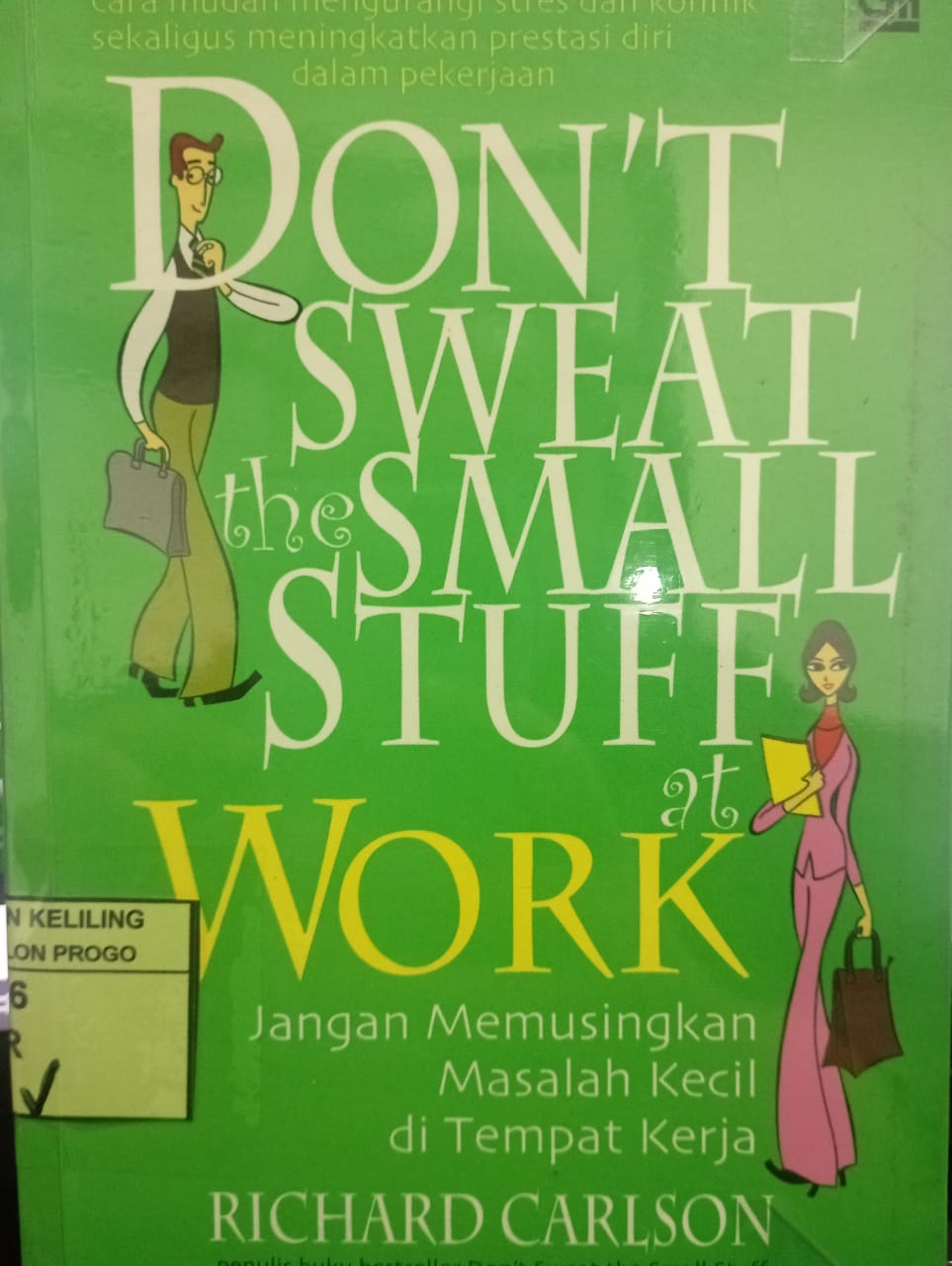 Cover DON'T SWEAT THE SMALL STUFF AT WORK Jangan Memusingkan Masalah Kecil di Tempat Kerja :  Cara Mudah Mengurangi Stress dan Konflik Sekaligus Meningkatkan Prestasi Diri dalam Pekerjaan / Richard Carlson