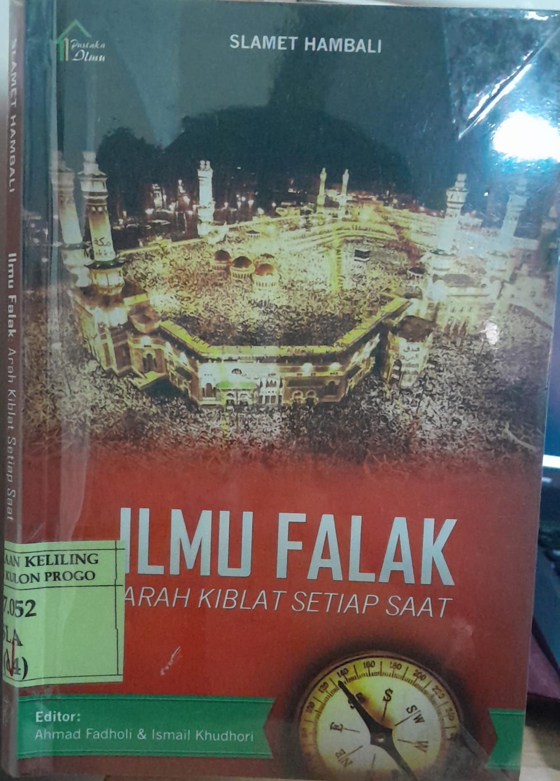 Cover Model Kepemimpinan Kiai Pesantren Ala Gus Mus / Ari Agung Pramono