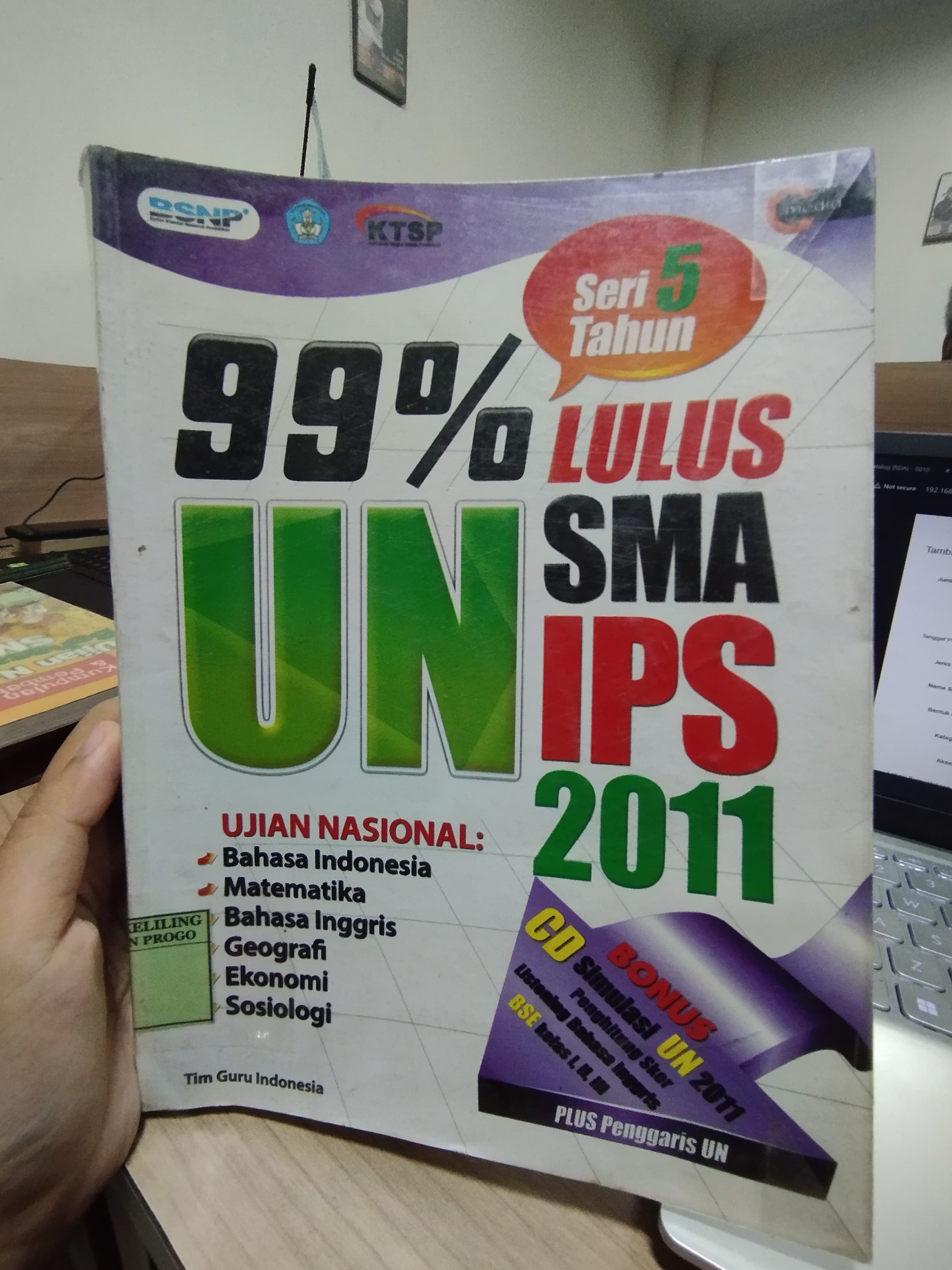 Cover 99% Lulus UN SMA IPS 2011 / Tim Guru Indonesia