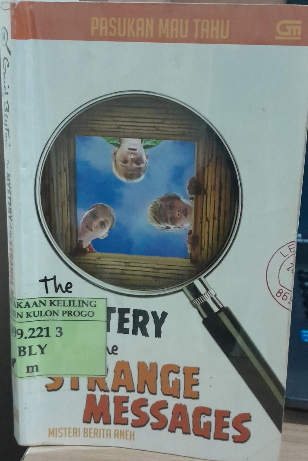 Cover Misteri Berita Aneh / Blyton