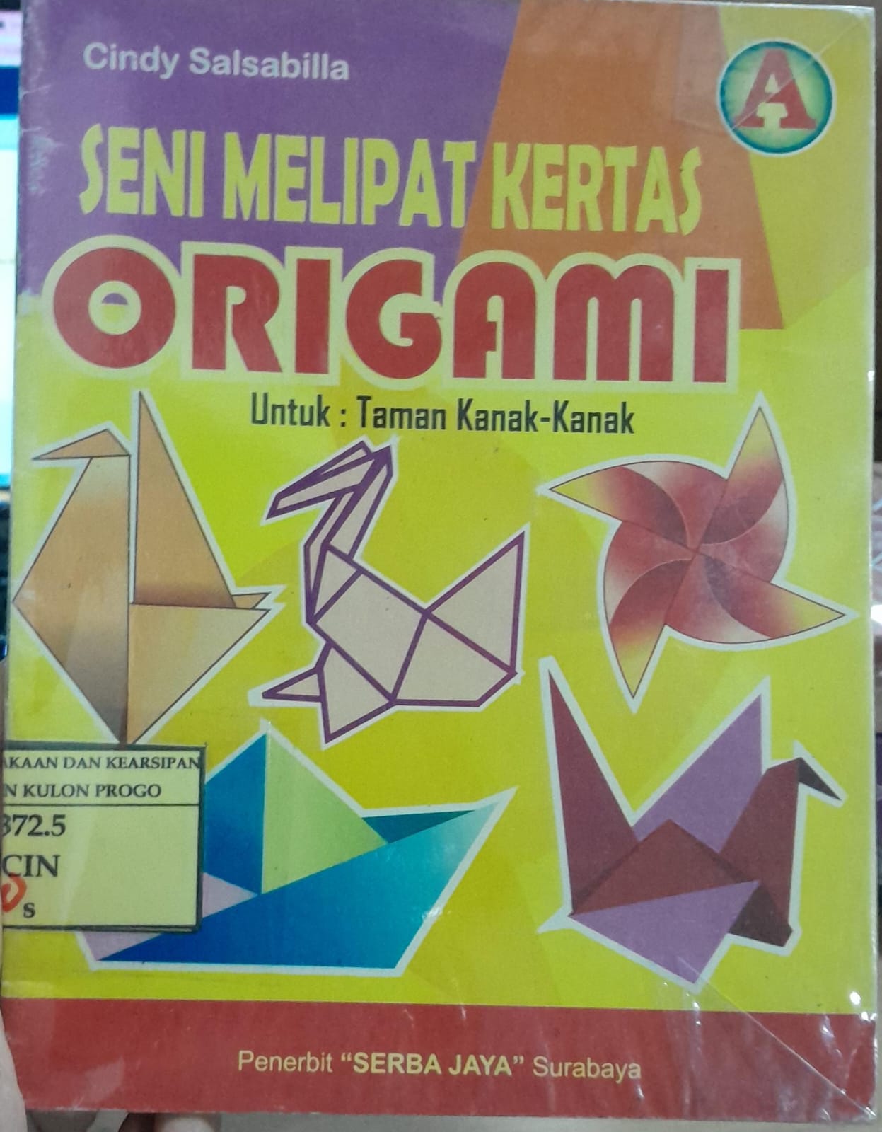 Cover Seni Melipat Kertas Origami / Cindy Salsabilla