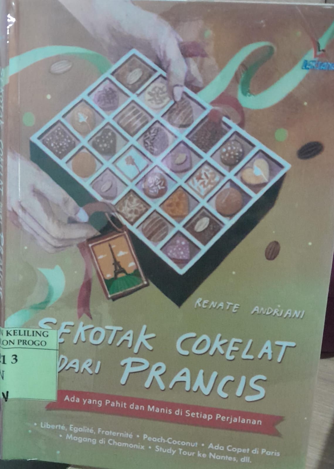 Cover Sekotak Cokelat dari Prancis / Renate Andriani