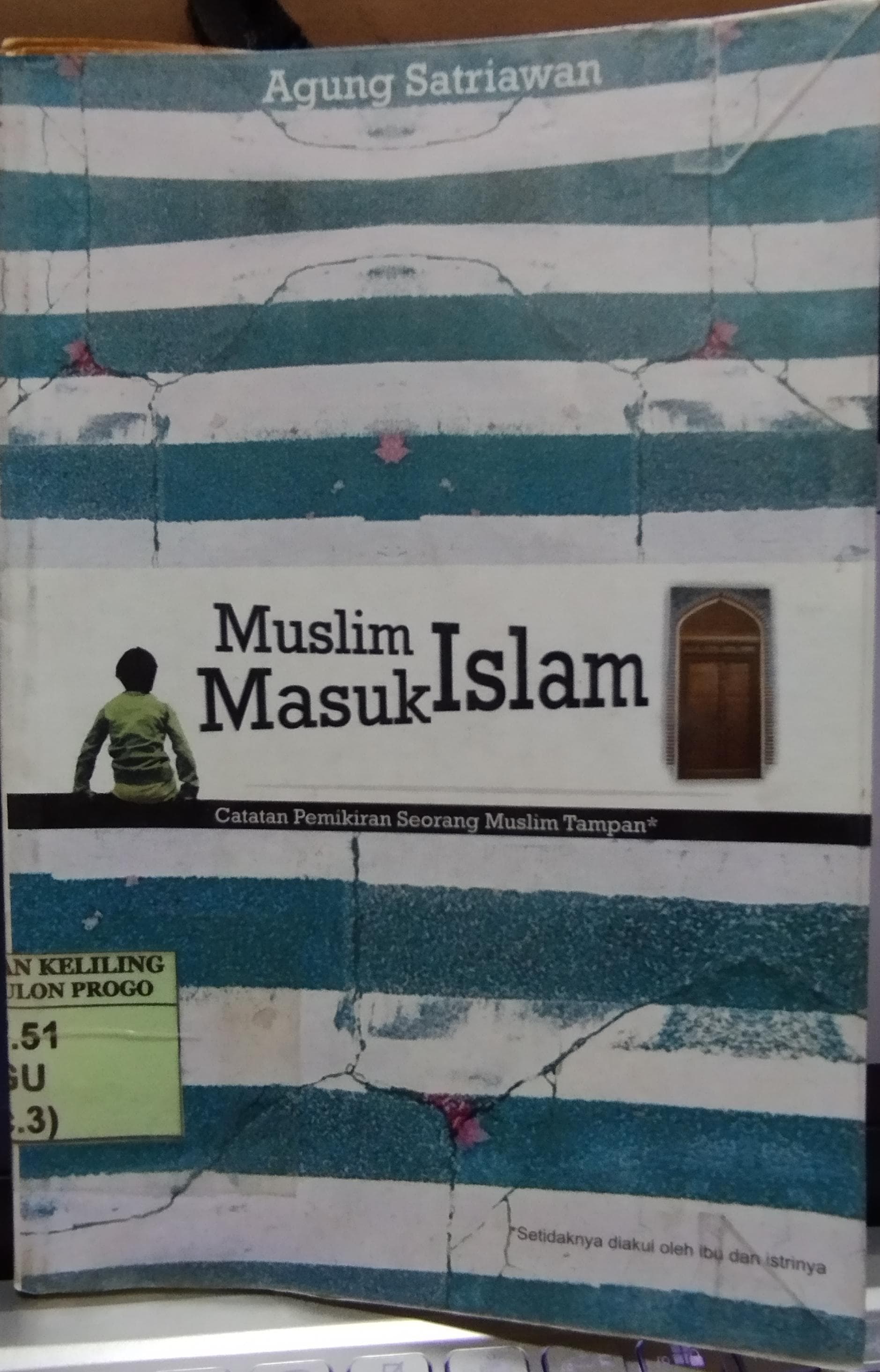 Cover Muslim Masuk Islam :  Catatan Pemikiran Seorang Muslim Tampan / Agung Satriawan