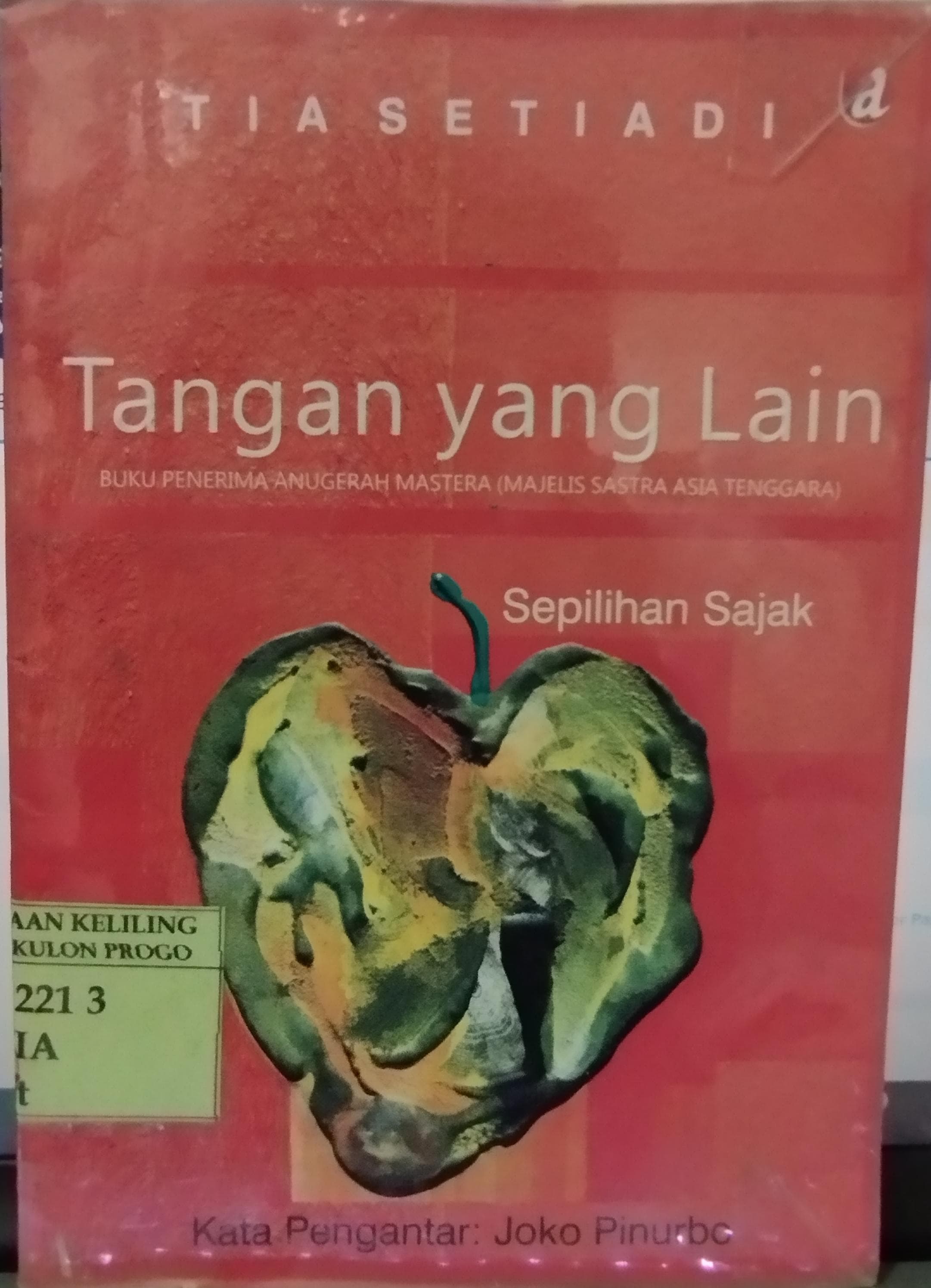 Cover Tangan yang Lain / Tia Setiadi