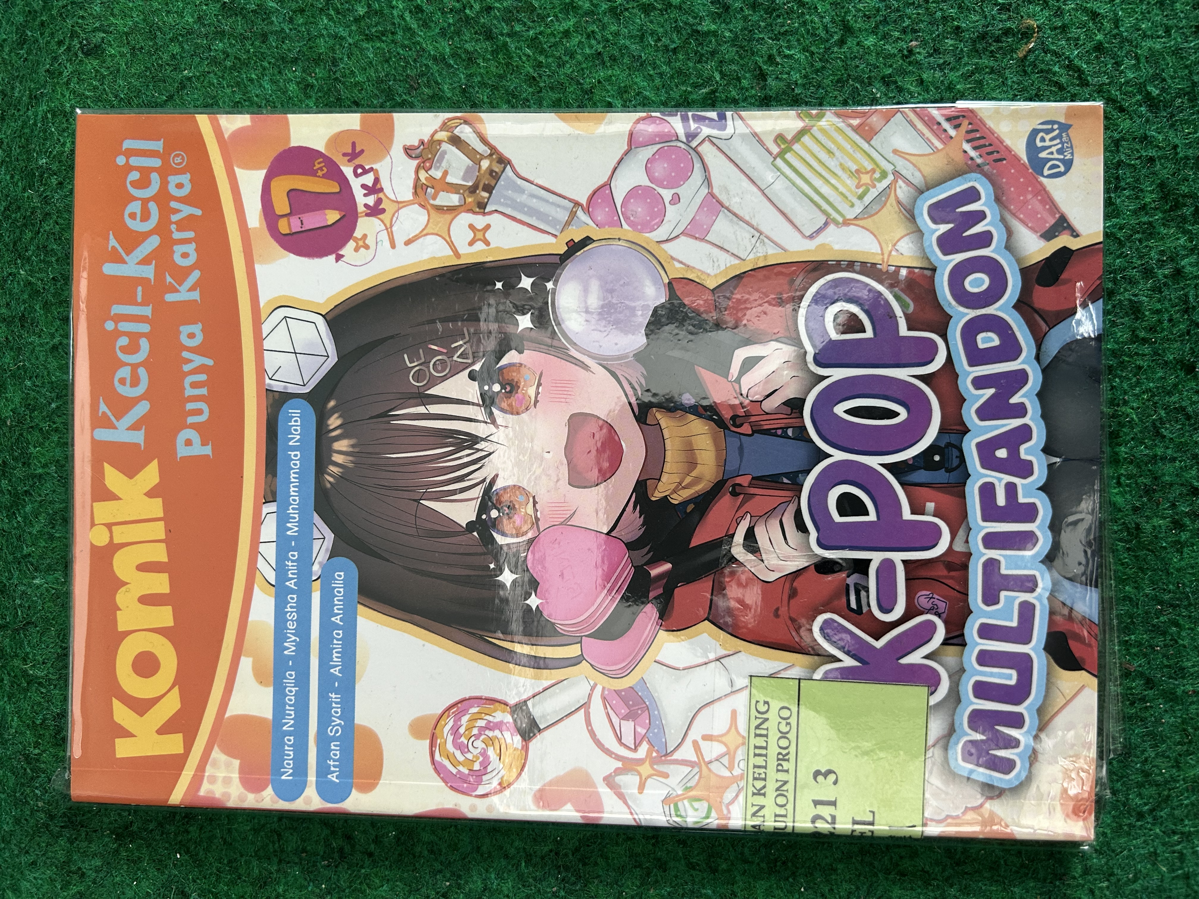 Cover Komik Kecil-Kecil Punya Cerita :  K-POP Multifandom / Naura Nuraqila