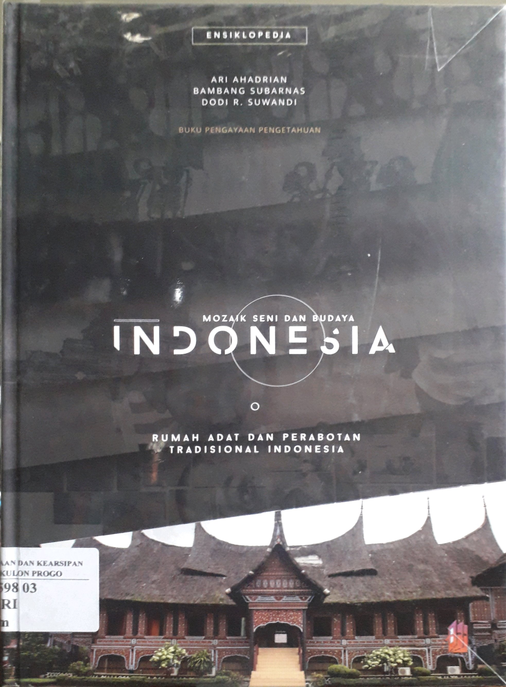 Cover Mozaik Seni dan Budaya Indonesia: Rumah Adat dan Perabotan Tradisional Indonesia / Penulis, Ari Ahadrian