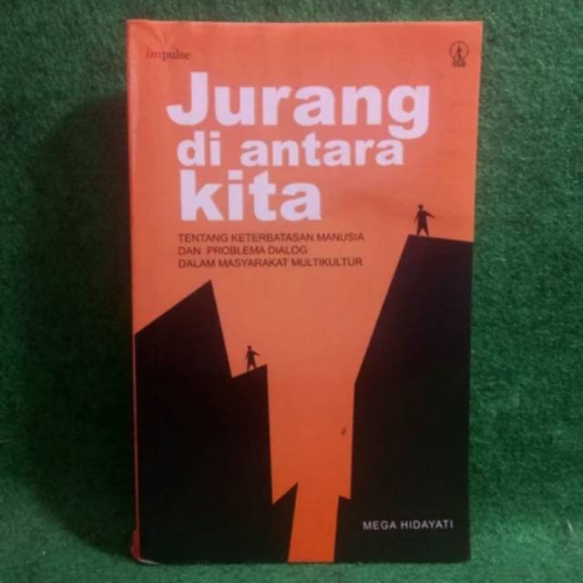 Cover Jurang di antara kita :  tentang keterbatasan manusia dan problema dialog dalam masyarakat multikultur / Penulis, Mega Hidayati