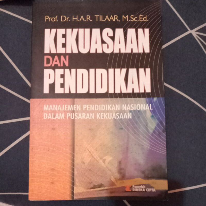 Cover Kekuasaan dan pendidikan :  suatu tinjauan dari perspektif studi kultural / H.A.R. Tilaar ; penyunting, Khotimatul Husana, Gunawan Budi Susilo