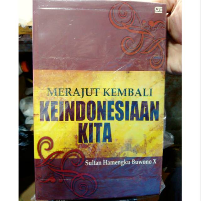 Cover Merajut kembali keindonesiaan kita / Sultan Hamengku Buwono X ; editor, Julius Pour