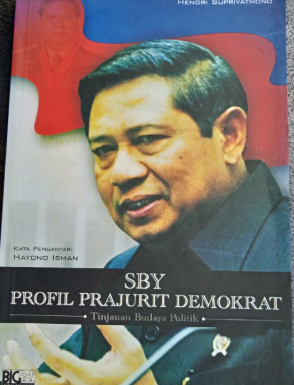 Cover SBY profil prajurit demokrat :  tinjauan budaya politik / Supriyatmono, Hendri