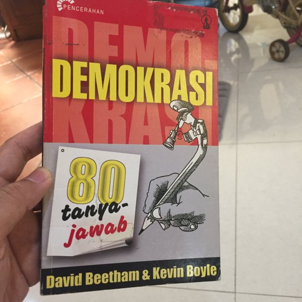 Cover Demokrasi 80 tanya jawab / Penulis, David Beethem; penerjemah, Bern Hidayat
