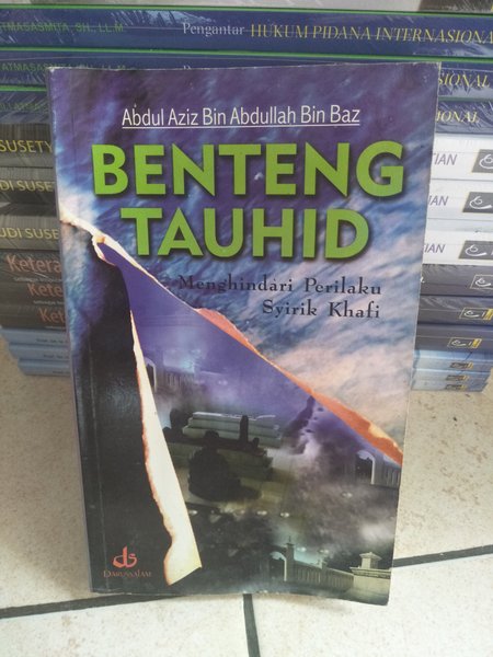 Cover Benteng tauhid menghindari perilaku syirik khafi / Abdul Aziz Bin Abdullah Bin Baz