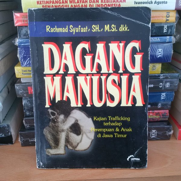 Cover Dagang manusia : kajian trafficking terhadap perempuan / Penulis, Rachmad Syafaat