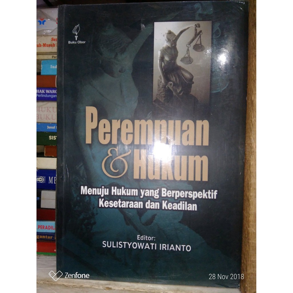 Cover Perempuan dan hukum :  menuju hukum yang berperspektif kesetaraan dan keadilan / Sulistyowati Irianto