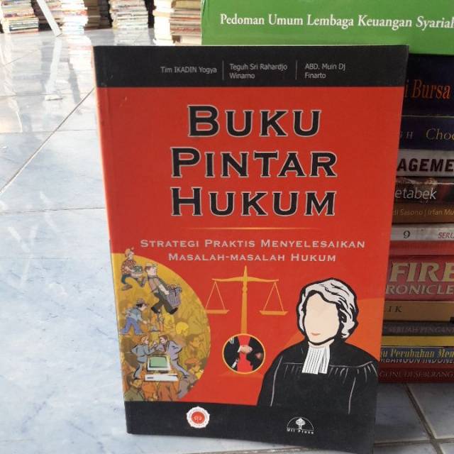 Cover Buku pintar hukum strategi praktis menyelesaikan masalah-masalah hukum