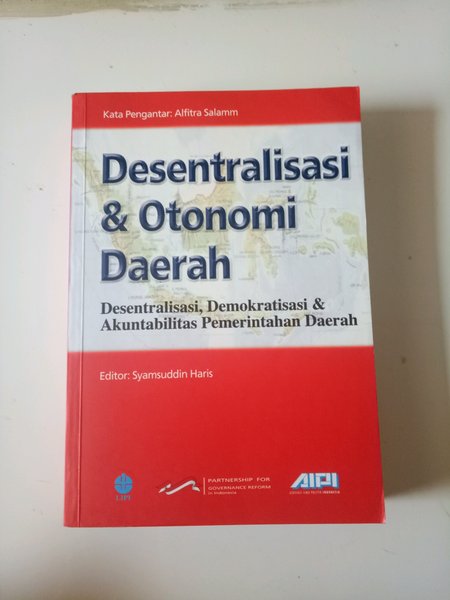 Cover Desentralisasi dan otonomi daerah