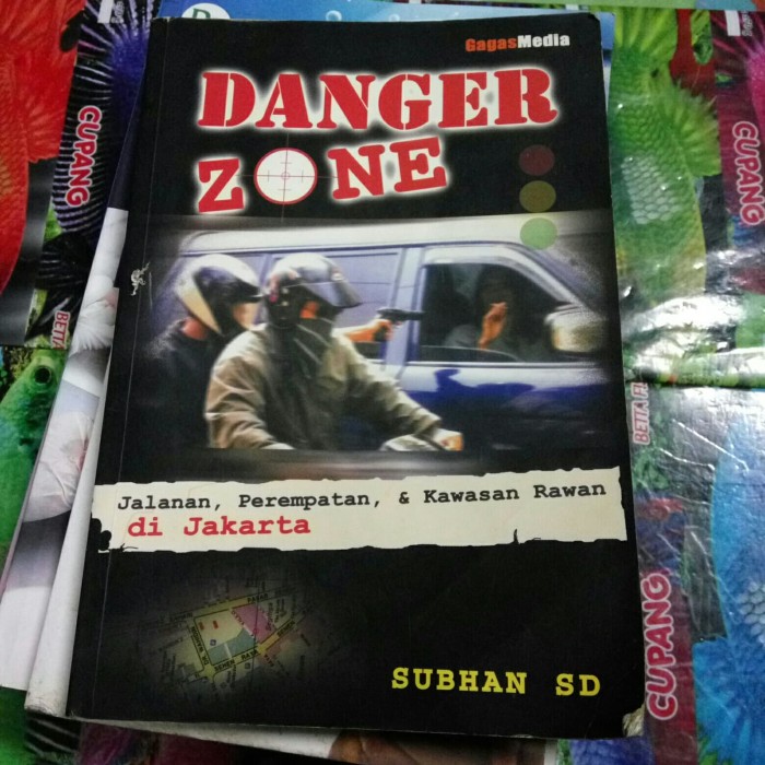 Cover Danger zone :  jalanan, perempatan, & kawasan rawan di Jakarta / Penulis, Subhan SD