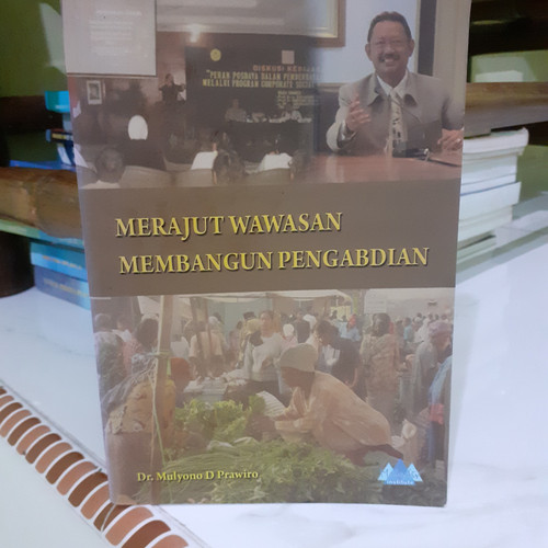 Cover Merajut wawasan membangun pengabdian / penulis, Mulyono D. Prawiro ; editor, Abdullah Baidlowi, Budi Seno, Suyat Darmoyuono