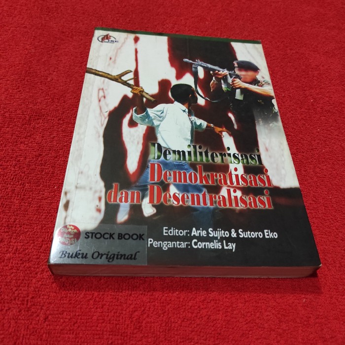 Cover Demiliterisasi demokratisasi dan desentralisasi / penulis, Ari Sujito