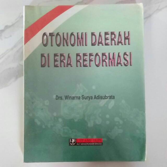 Cover Otonomi daerah di era reformasi / penulis, Winarna Surya Adisubrata