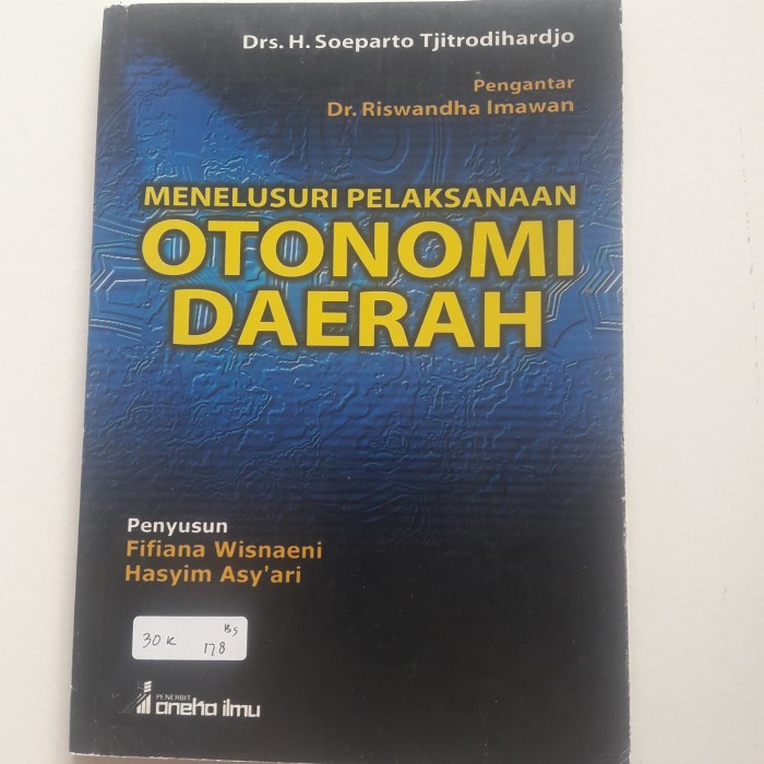 Cover Menelusuri pelaksanaan otonomi daerah / penulis, Soeprapto Tjitrodihardjo