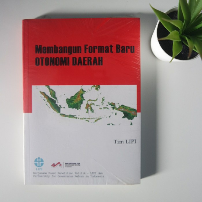 Cover Membangun format baru otonomi daerah / Syamsuddin Haris ...[et al.]