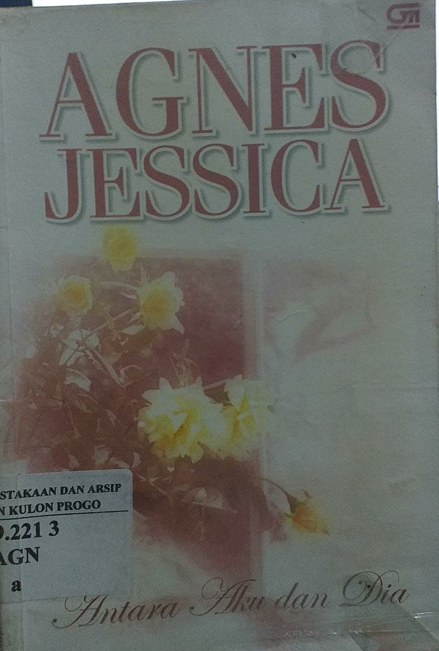 Cover Antara aku dan dia / Agnes Jessica